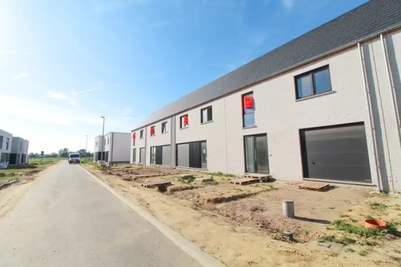 Ruime nieuwbouwwoning te Roeselare foto 2