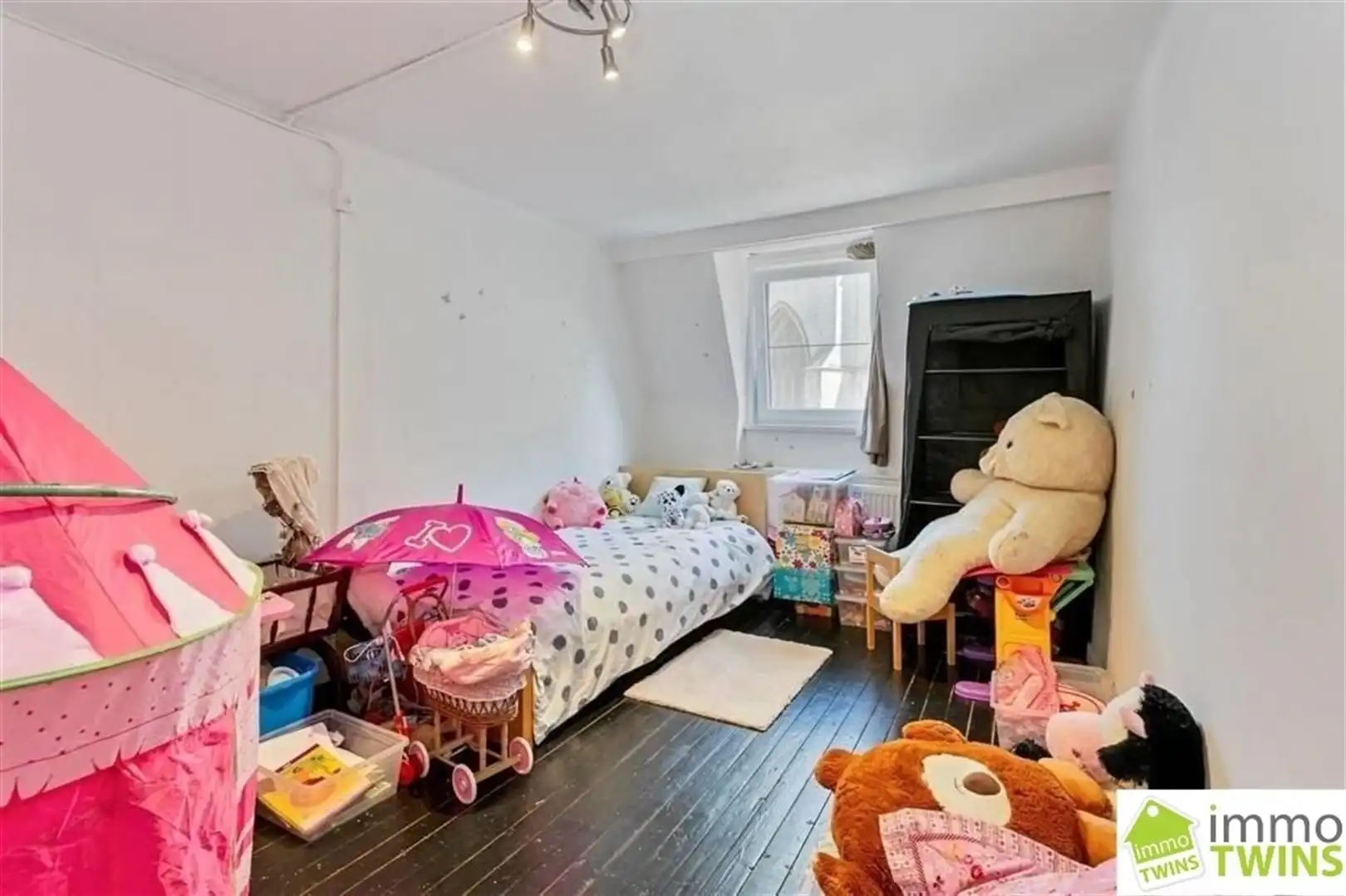 Karaktervolle, ruime woning met 6 slaapkamers, binnenkoer met jacuzzi en topligging! foto 16