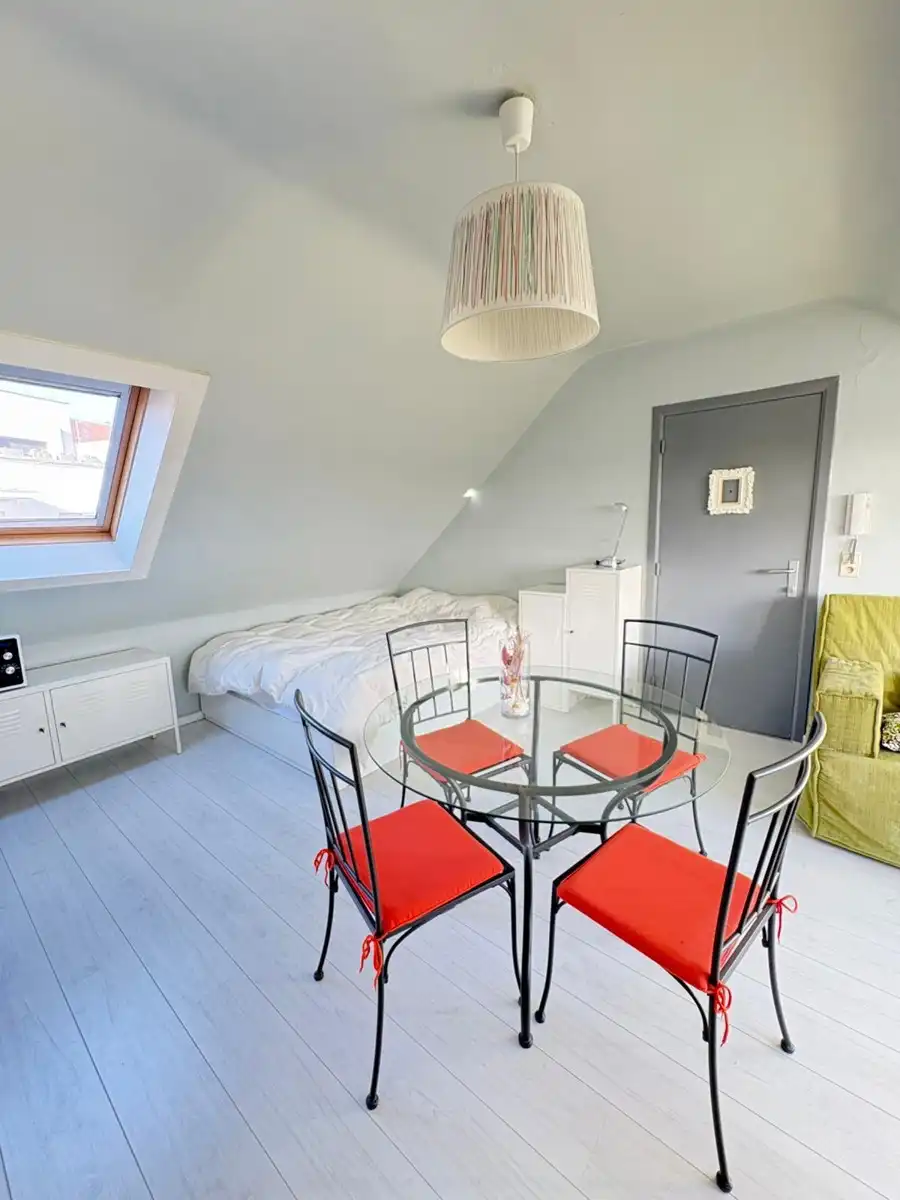 Hoofdfoto van de publicatie: Instapklare, bemeubelde studio dichtbij zee in Oostende