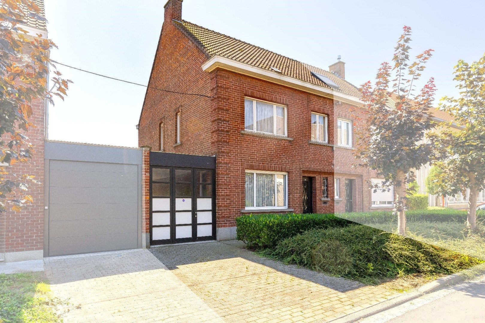 GEZINSWONING OP 696 m² IN HARTJE ZWEVEZELE | 3 SLPKS | TUIN foto 4