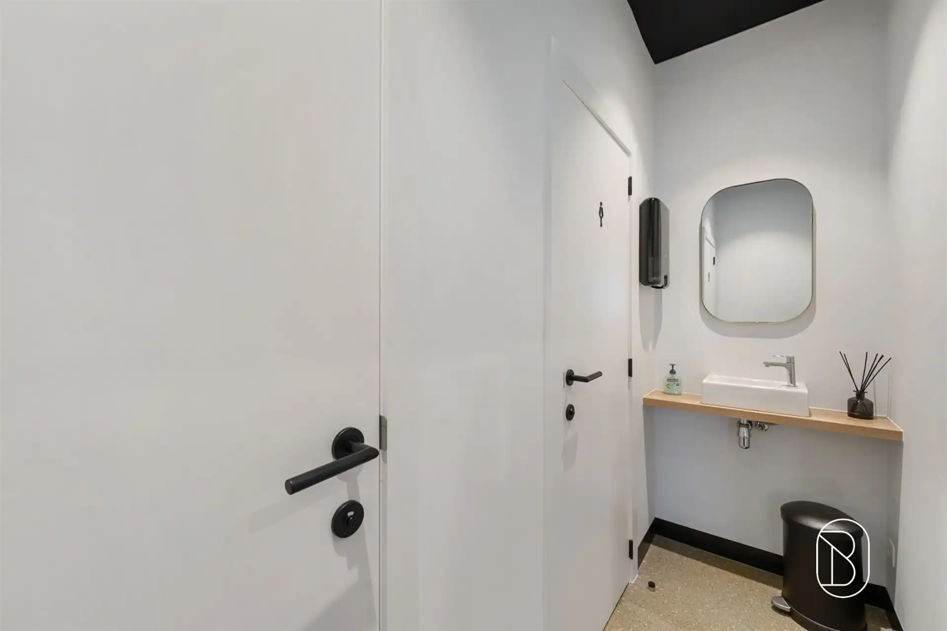 Topgelegen frituur en instapklaar duplex appartement foto 16