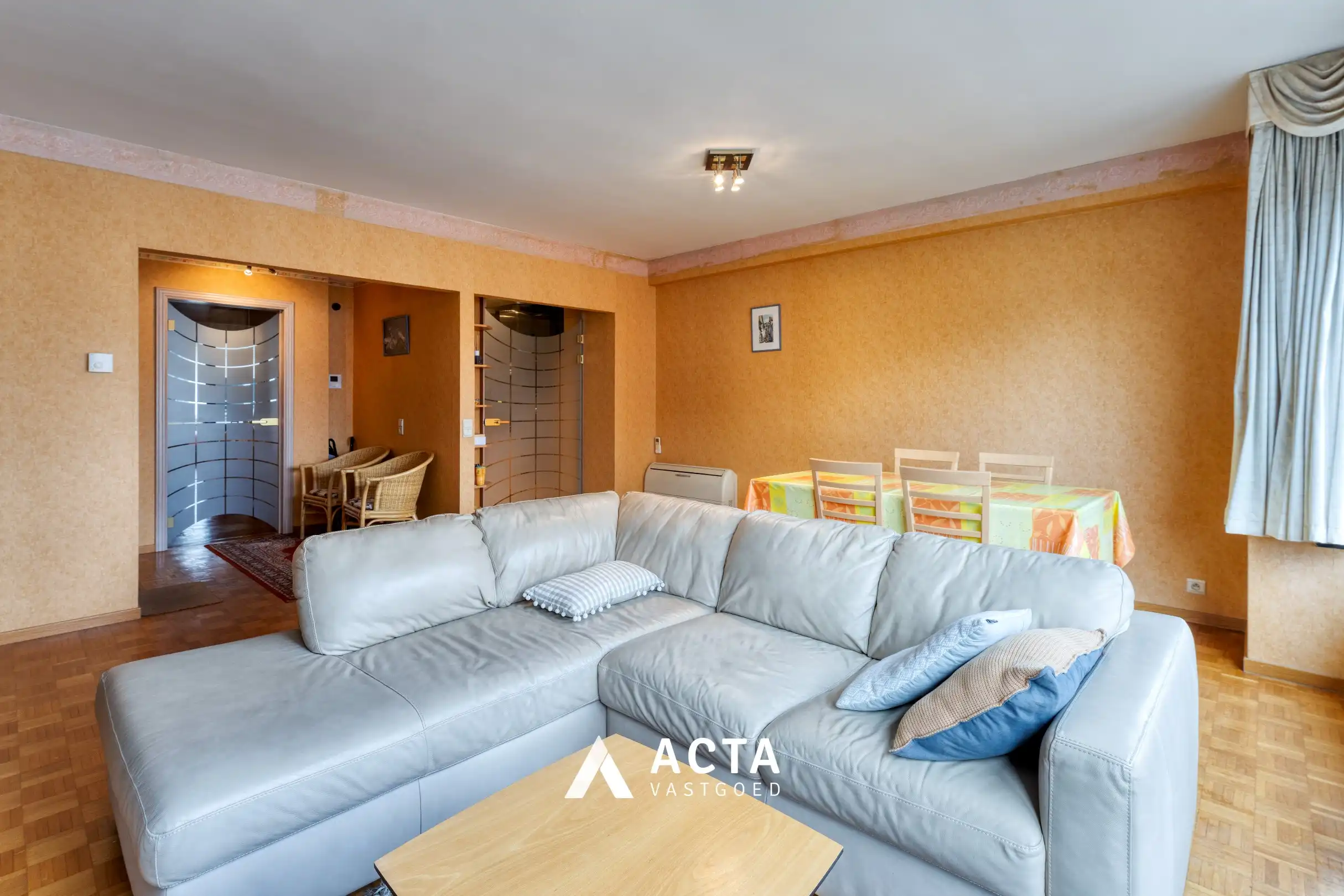 Ruim en centraal gelegen appartement op het Leopold I Plein in Oostende foto 5