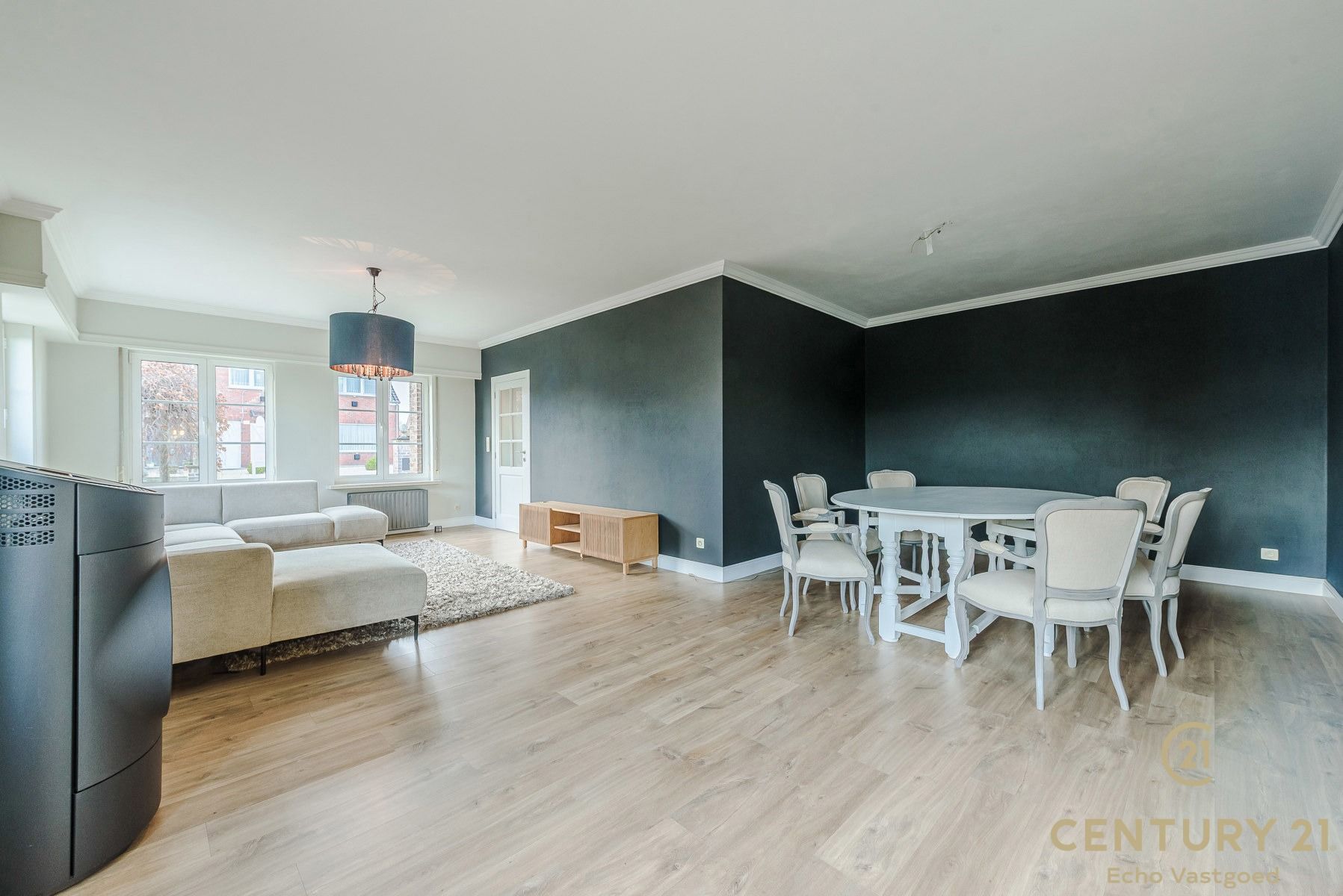 Stijlvolle vrijstaande woning met zwembad, poolhouse en tuin foto 5