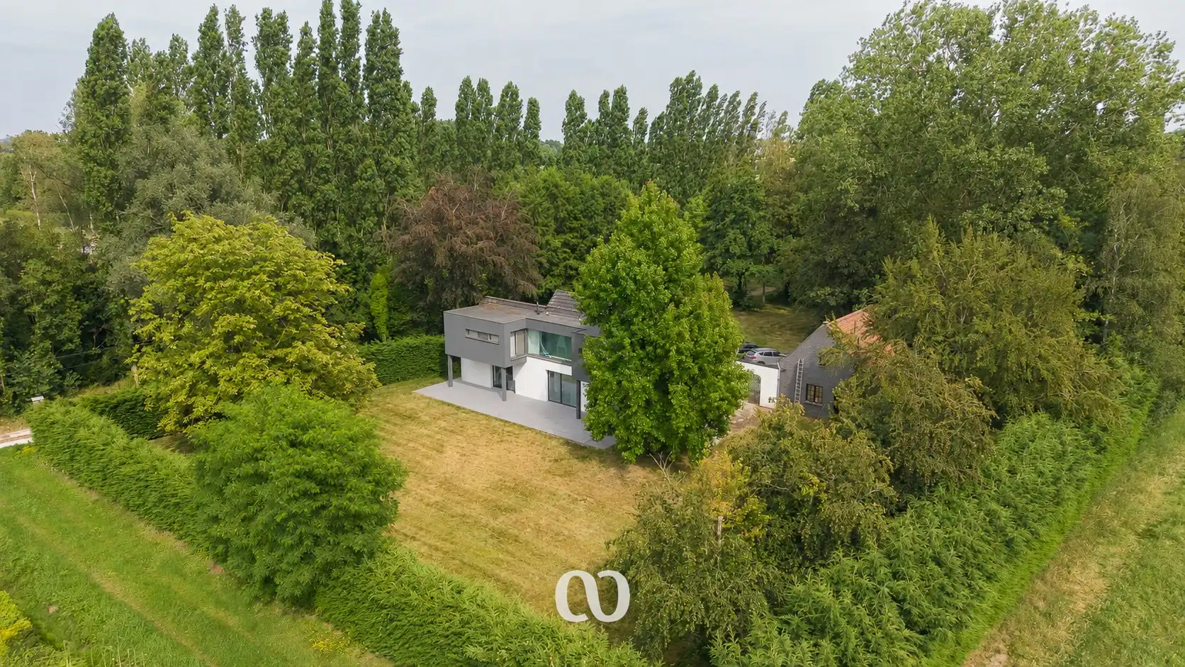 Hoofdfoto van de publicatie: Ruime woning op 6.095 m² met uitstekende bereikbaarheid in Kruishoutem