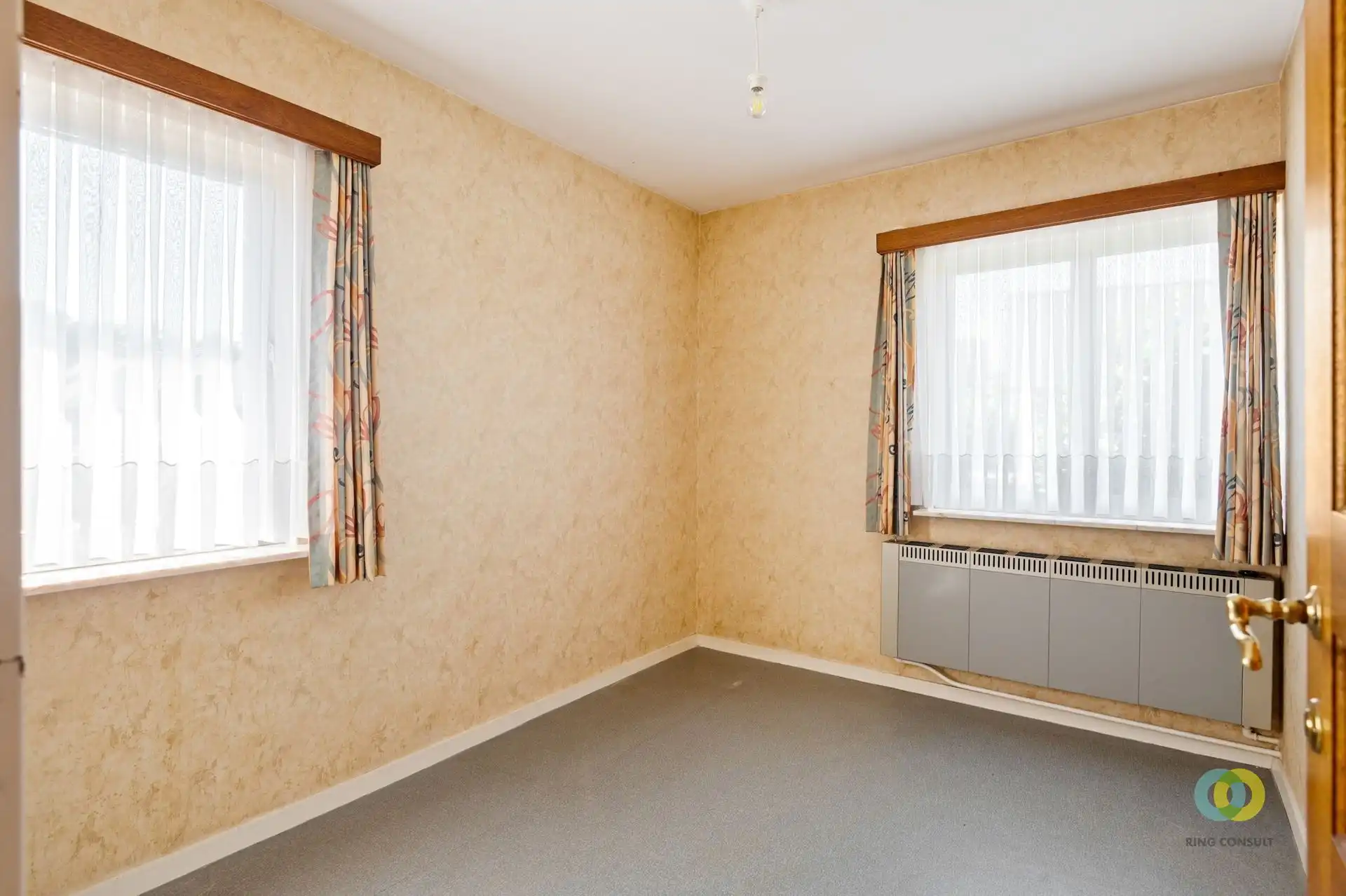 Verzorgde halfopen bebouwing met garage foto 14