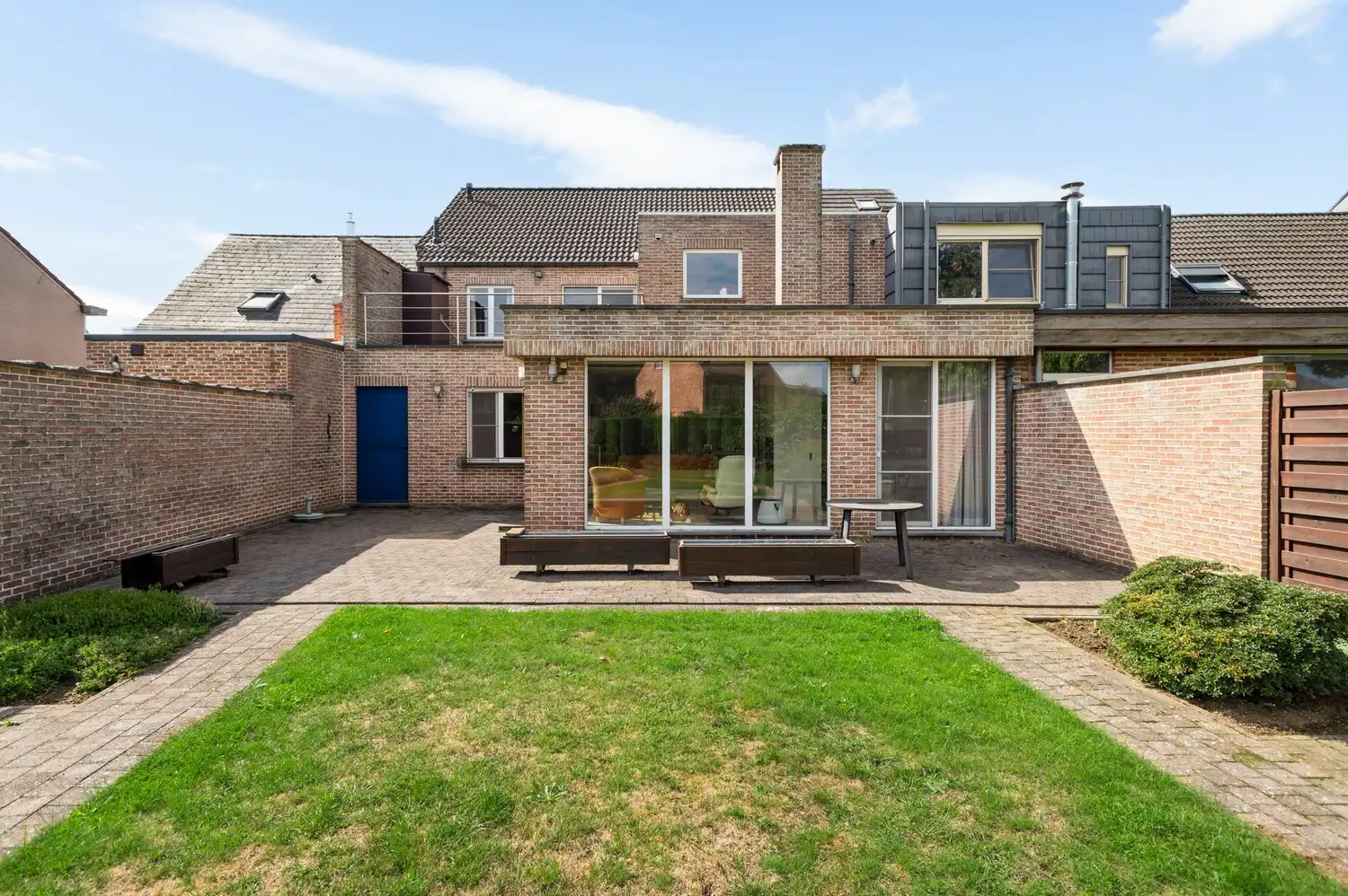 Opbrengsteigendom of co-housing met 2 ruime appartementen in het centrum van Broechem! foto 18