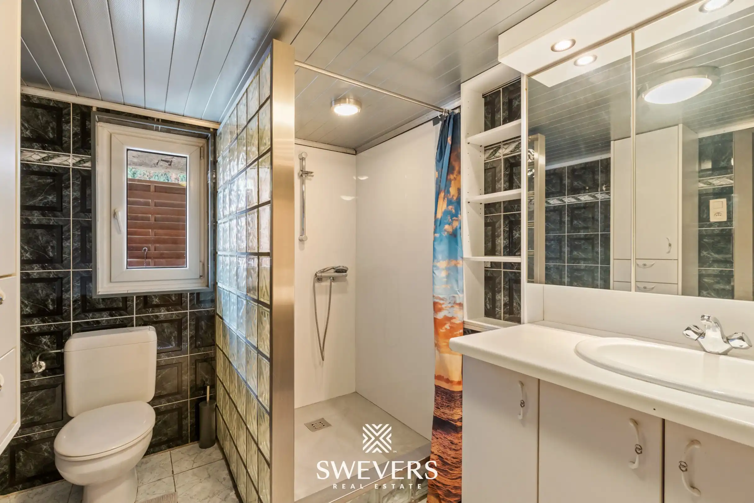 Instapklare rijwoning met 2 zeer ruime slaapkamers en uitstekende ligging foto 10
