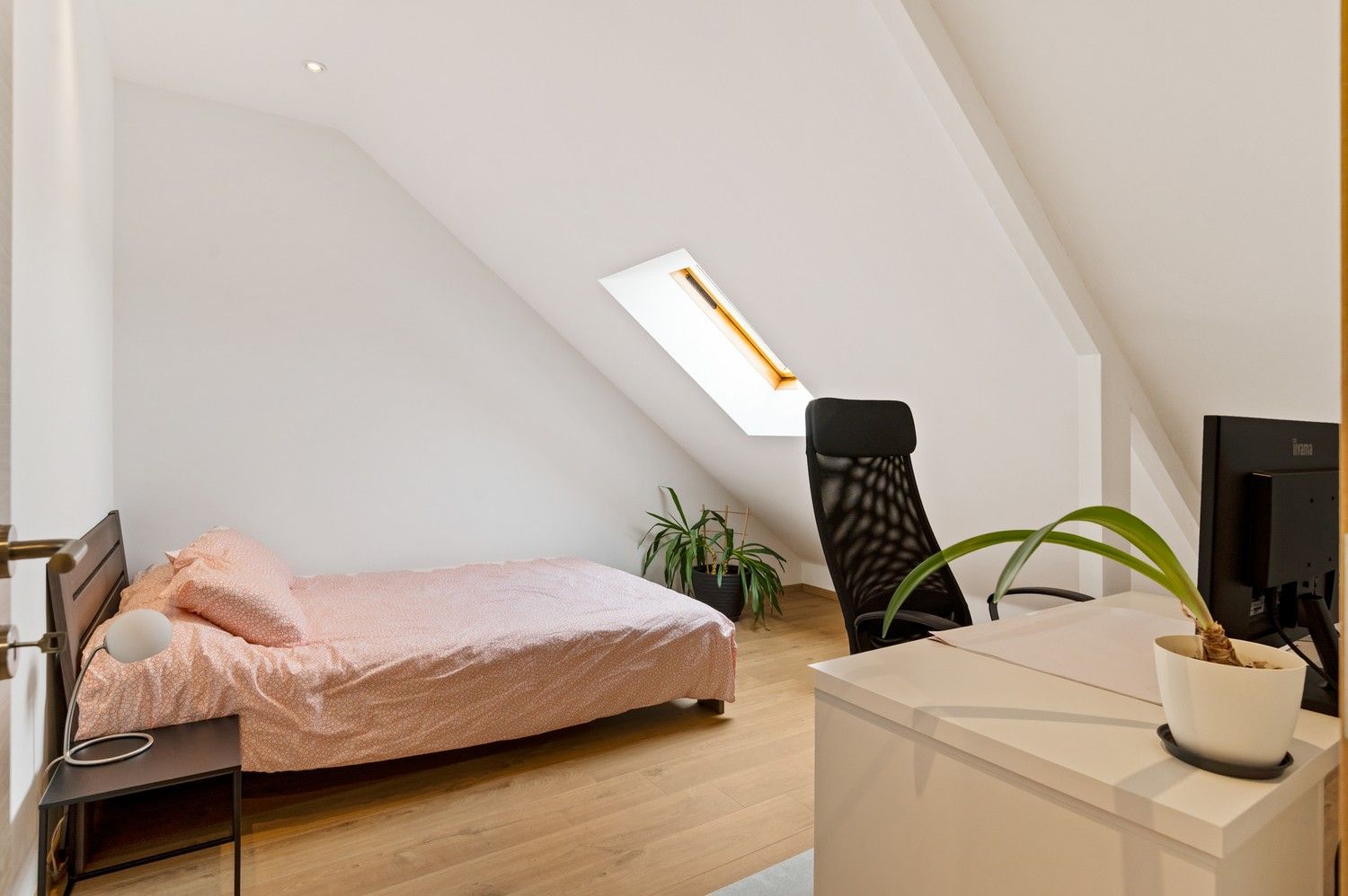 Energiezuinige woning met 3 slaapkamers, 2 badkamers,  garage en tuin in Schoten! foto 14