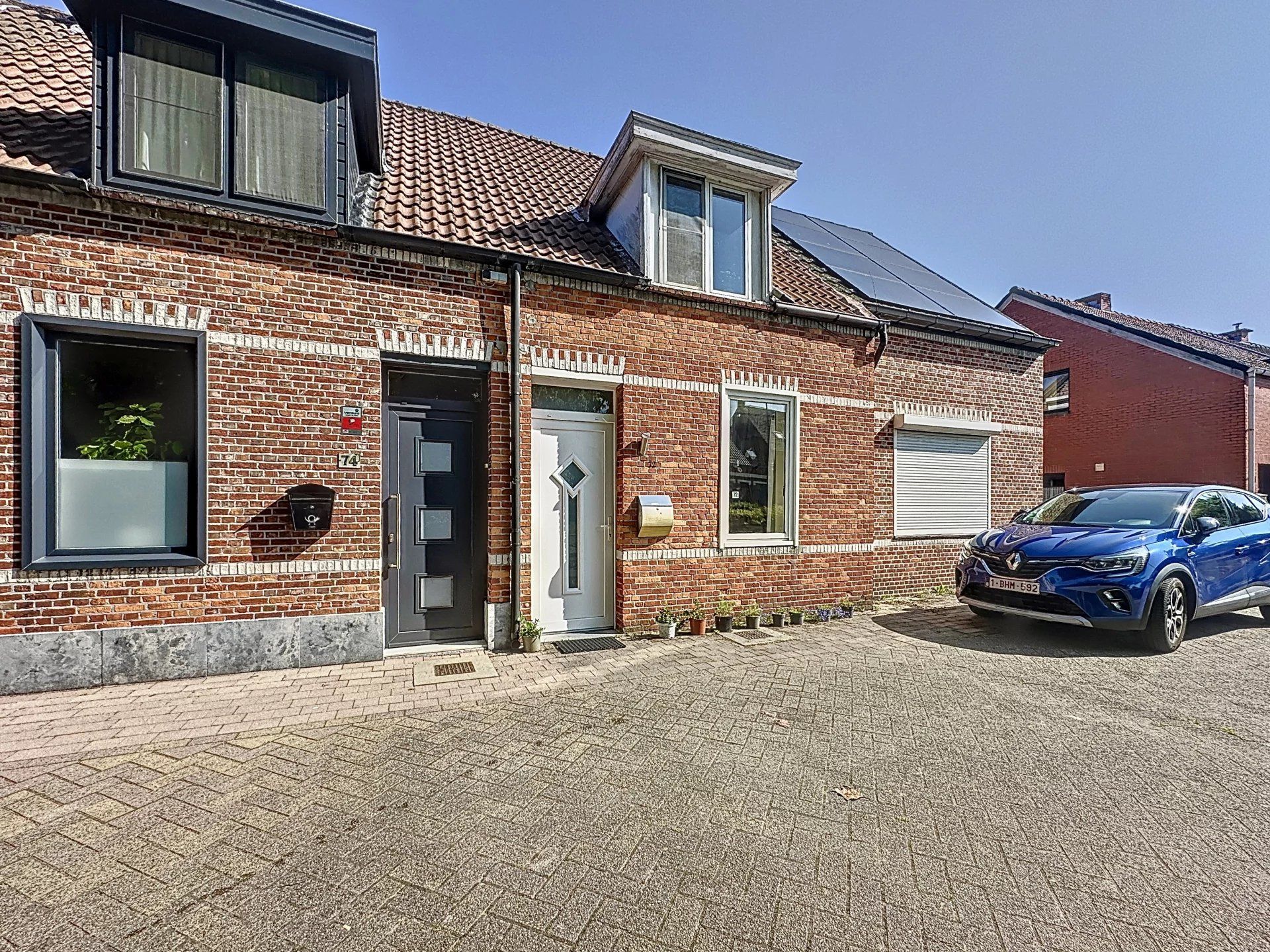 Super gezellige woning met groot terras, mooie bloementuin en carport. foto 25