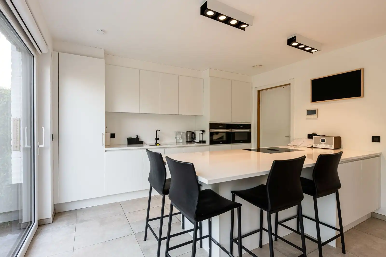 Recente woning met parking en tuin te Moerkerke-Damme foto 6