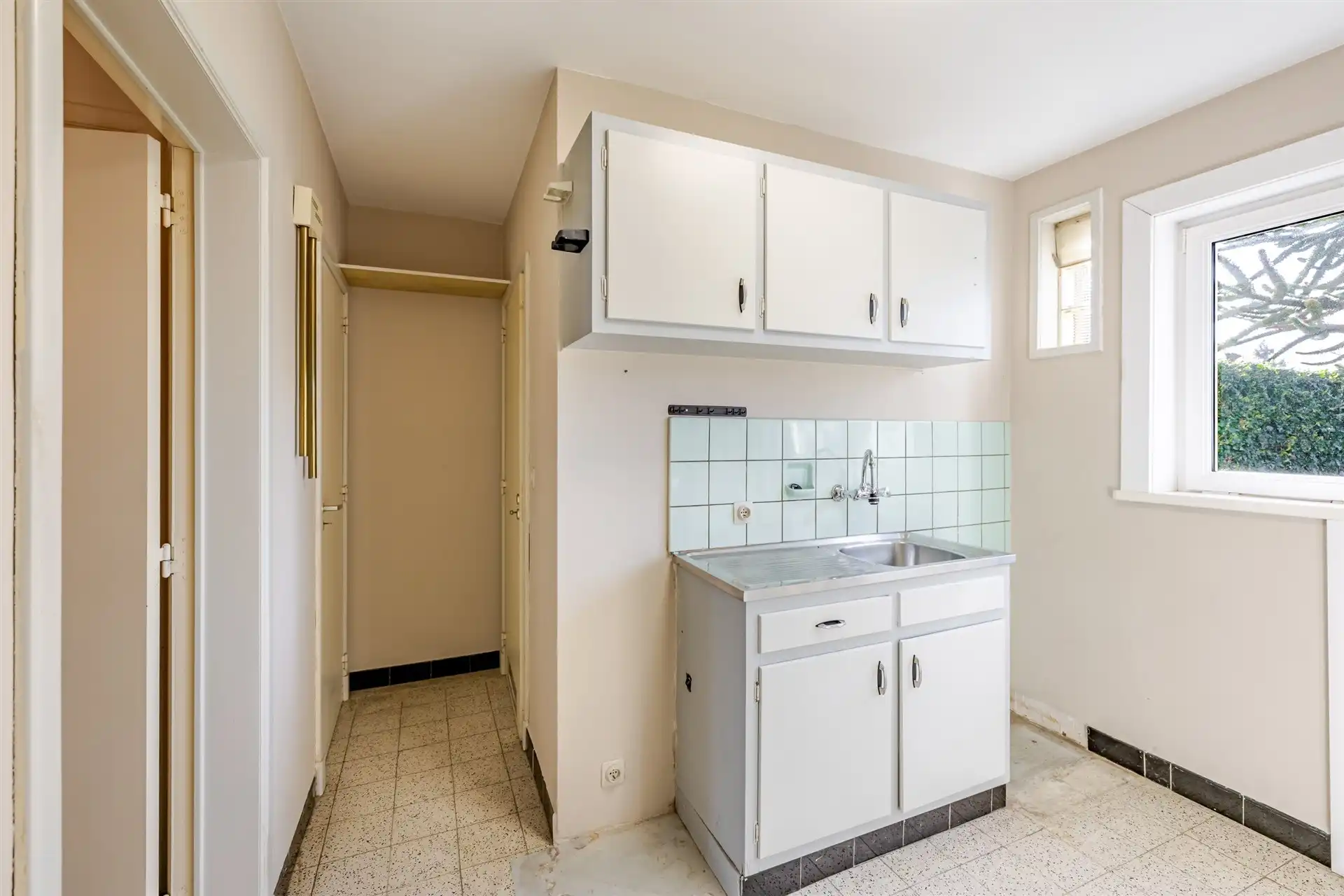 Te renoveren woning met 4 slpk en tuin foto 7