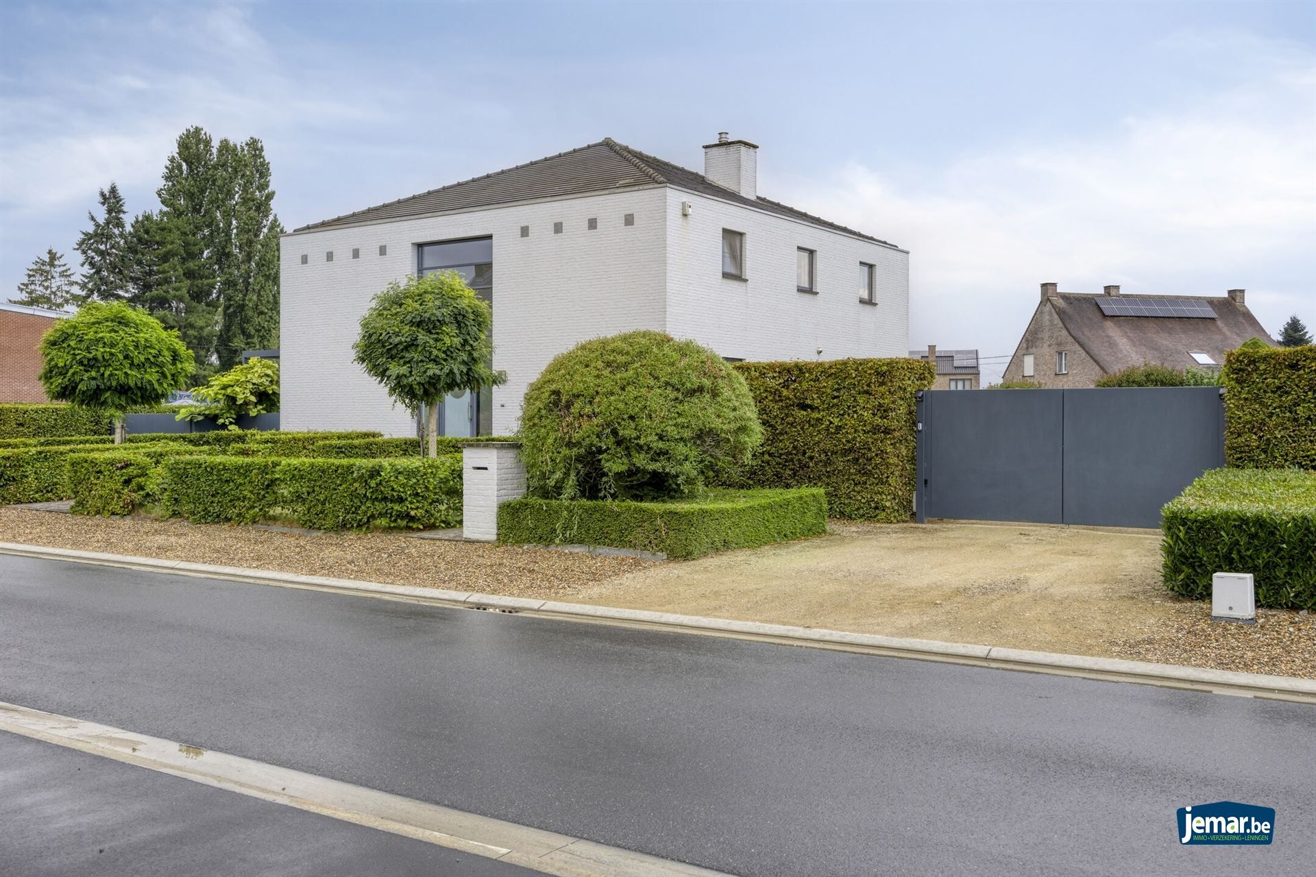 Ruime gezinswoning met 4 slaapkamers en 2 badkamers foto 2