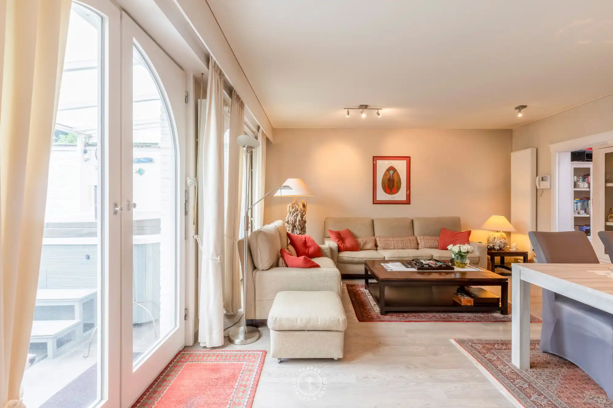 Opbrengsteigendom (ruime burgerwoning) bestaande uit 2 appartementen en garage foto 2