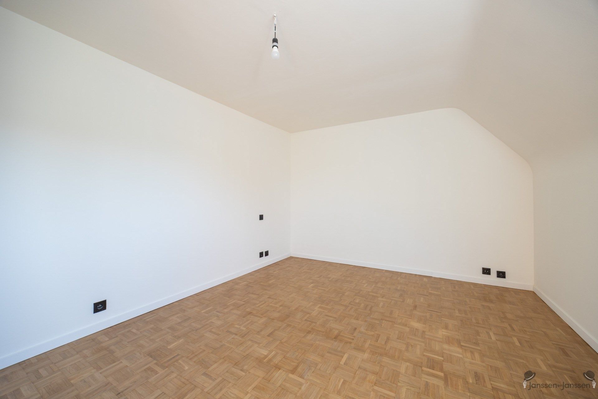 Ruim duplexappartement met twee slaapkamers te koop op het 2e verdiep in hartje Aarschot. foto 15