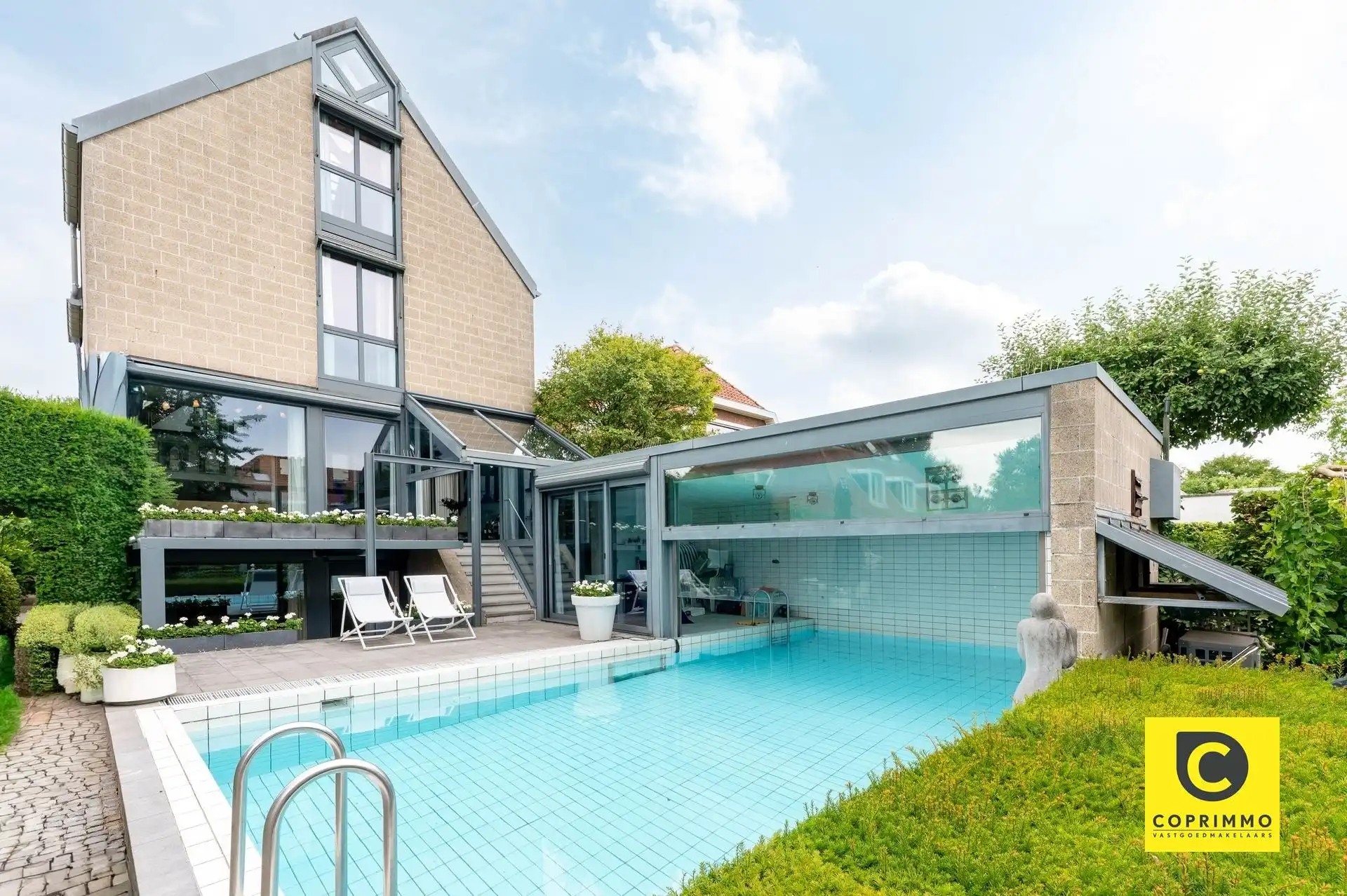 Exclusieve architectenwoning op toplocatie in Mortsel foto {{pictureIndex}}