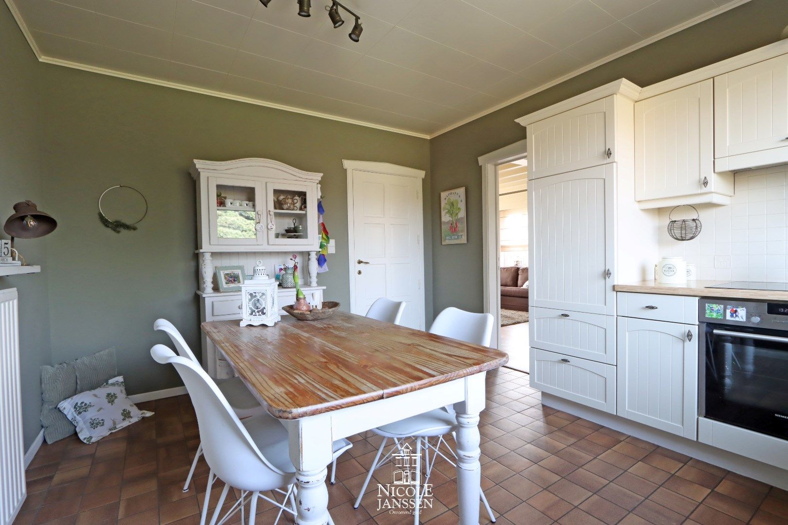 Mooi, verzorgd vrijstaand huis met drie slaapkamers  foto 14