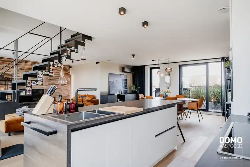 Exclusief appartement met uniek uitzicht te Alken. Inclusief 3 parkeerplaatsen en ruime kelderberging. foto 3