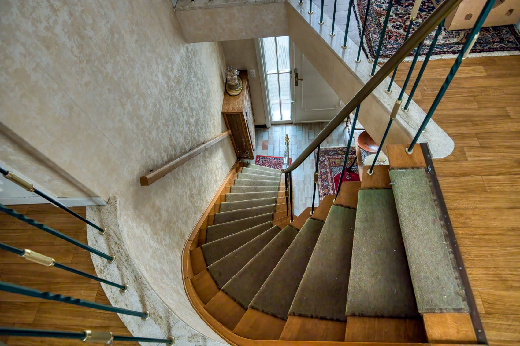 Handelshuis met ruim appartement en 2 garages foto 14