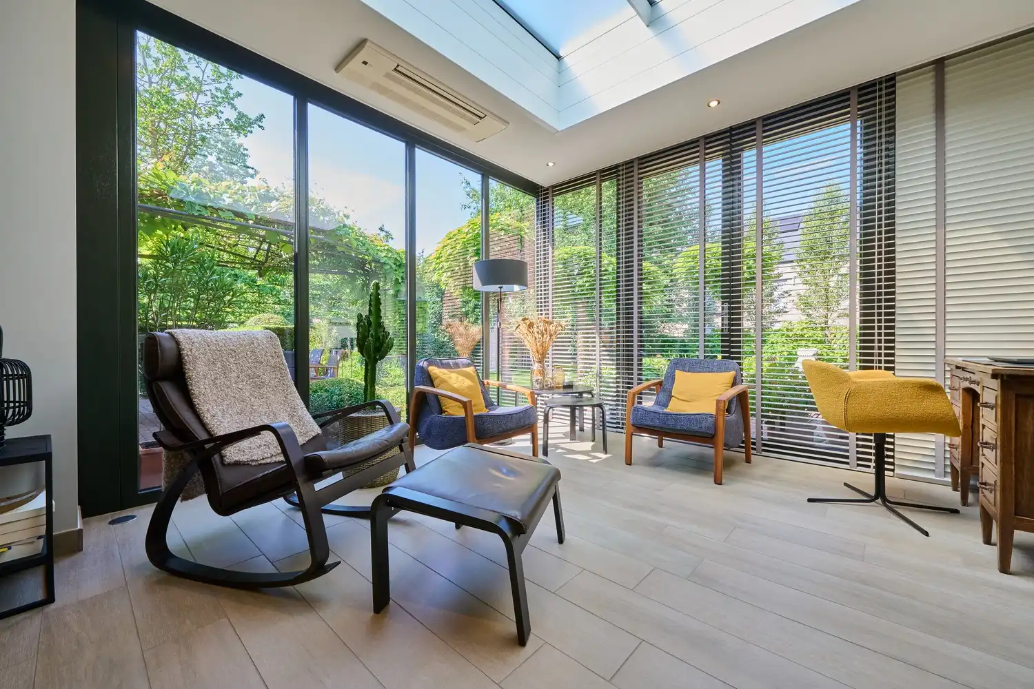 Karaktervolle woning met praktijkruimte,  4 slaapkamers en zuidgerichte tuin foto 7