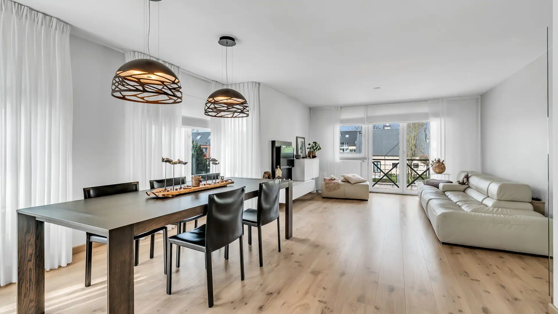 Gerenoveerd en lichtrijk appartement met 2 slkprs in As foto {{pictureIndex}}