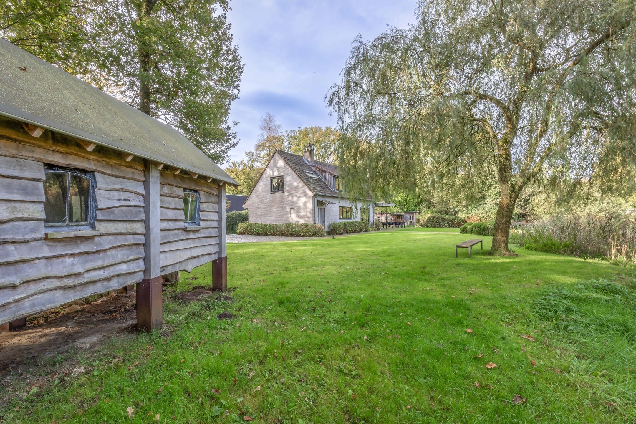 Charmante woning omringd door ca 6000m² aan prachtige natuur foto 21