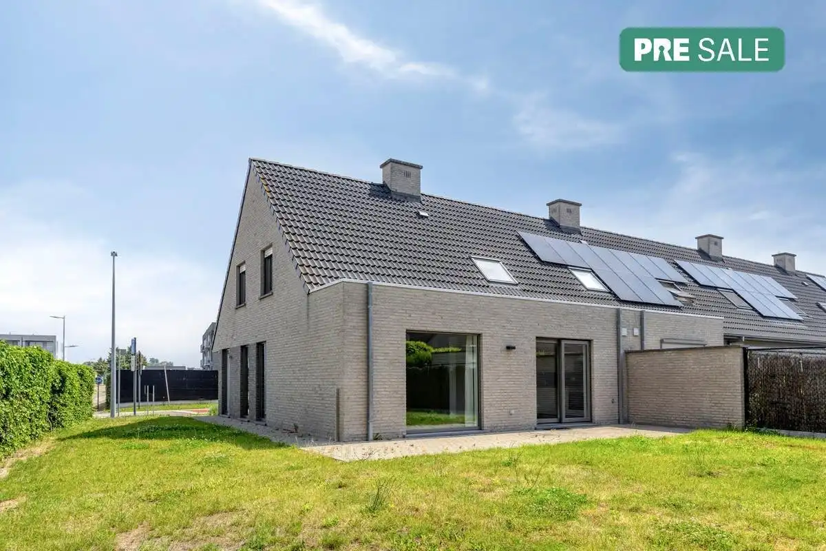 Lichtrijke gezinswoning met 3 slaapkamers te koop in Kuurne! foto {{pictureIndex}}