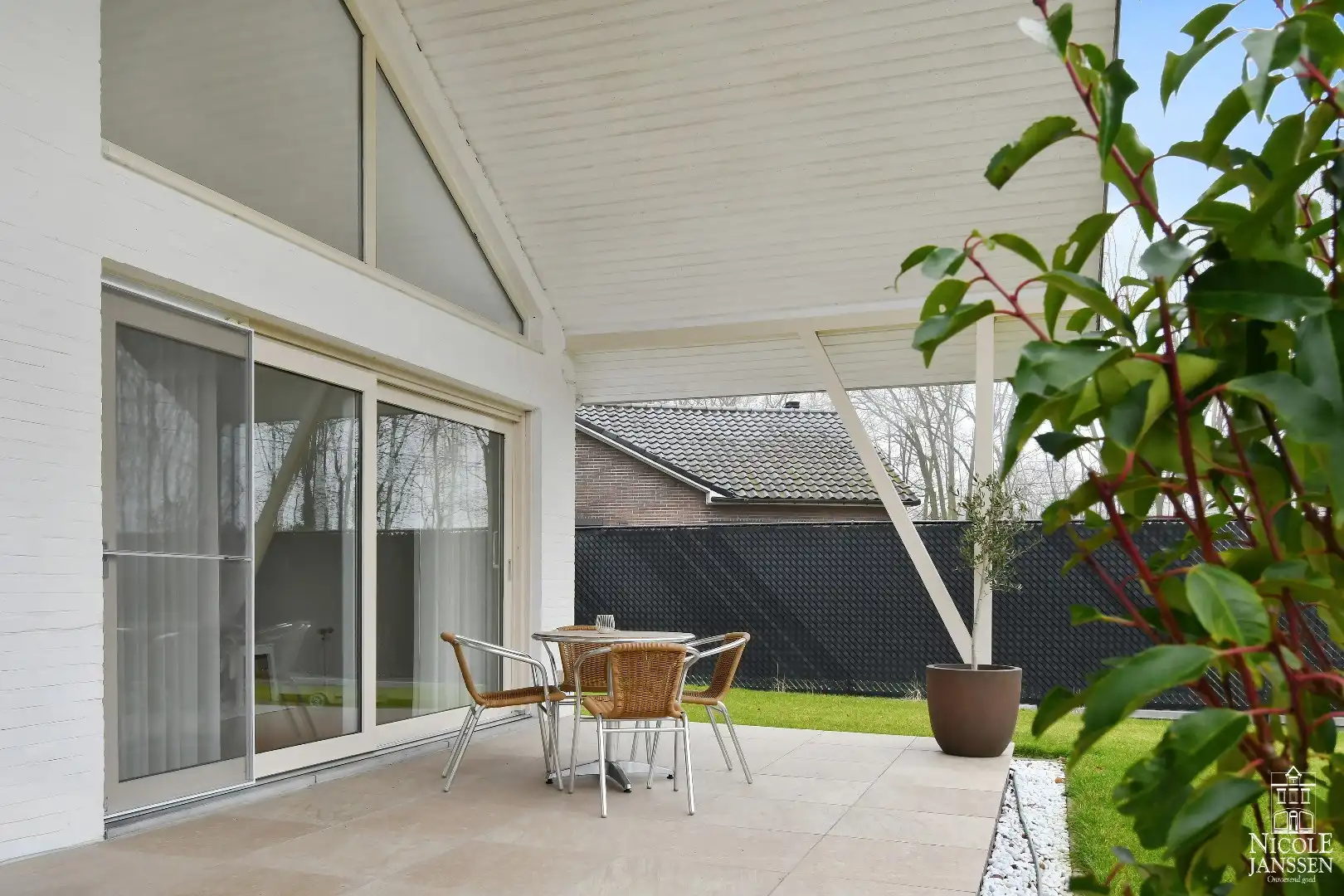 Charmante vrijstaande gezinswoning met grote garage en mooie tuin   foto 24