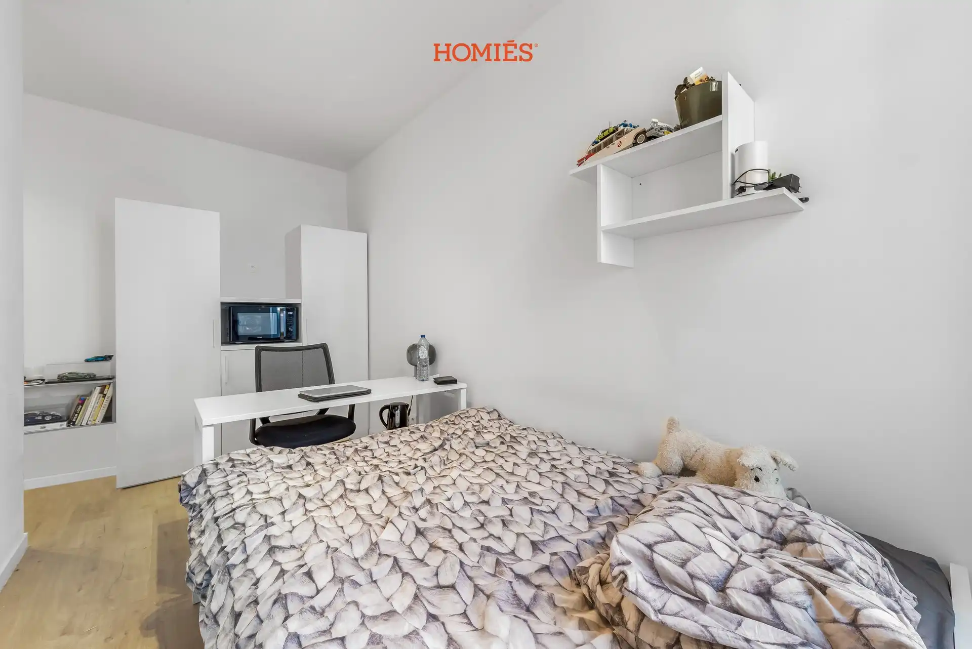 Stijlvolle studentenkamer met eigen sanitair op toplocatie foto {{pictureIndex}}