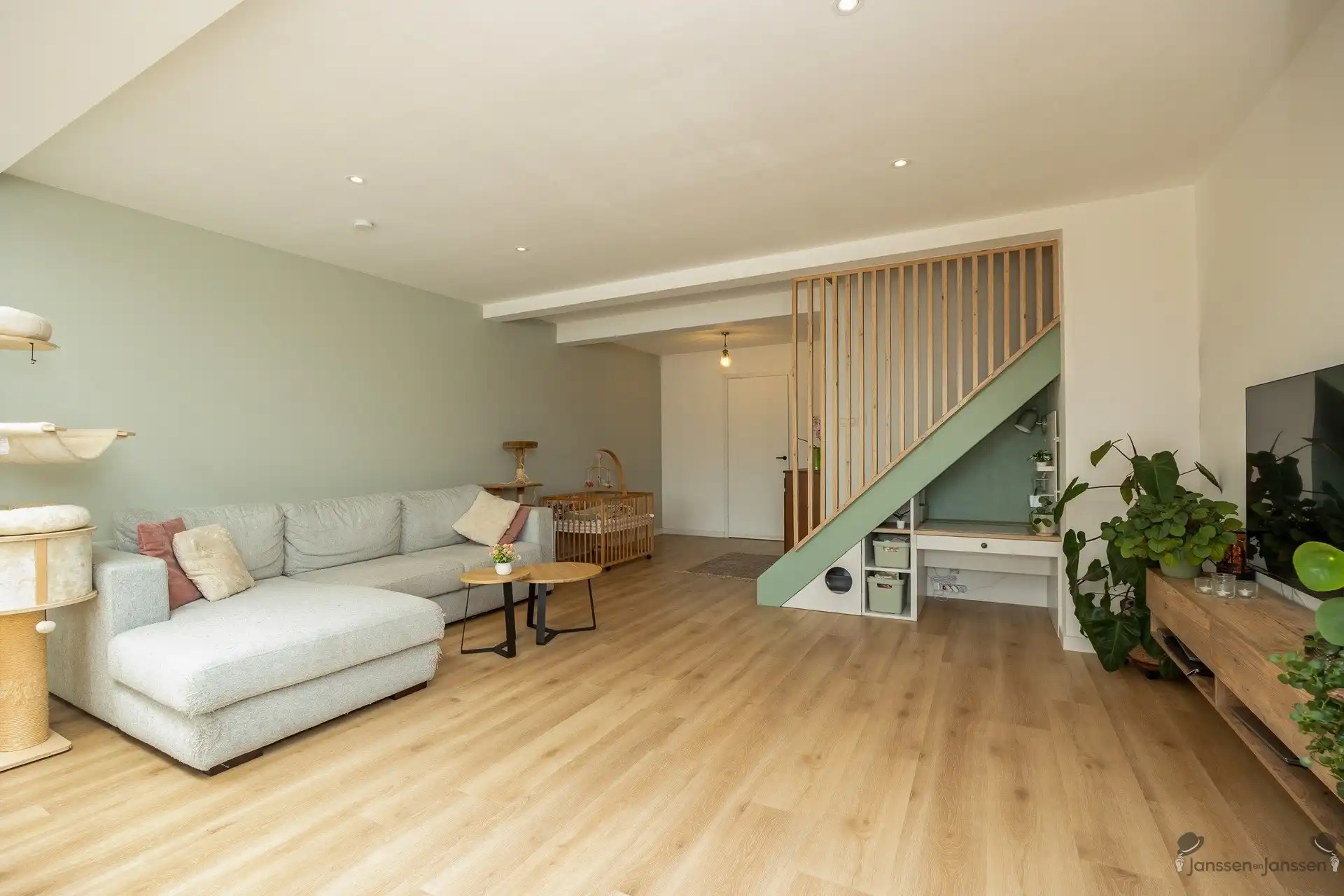 Instapklare, energiezuinige & volledig vernieuwde rijwoning foto 4