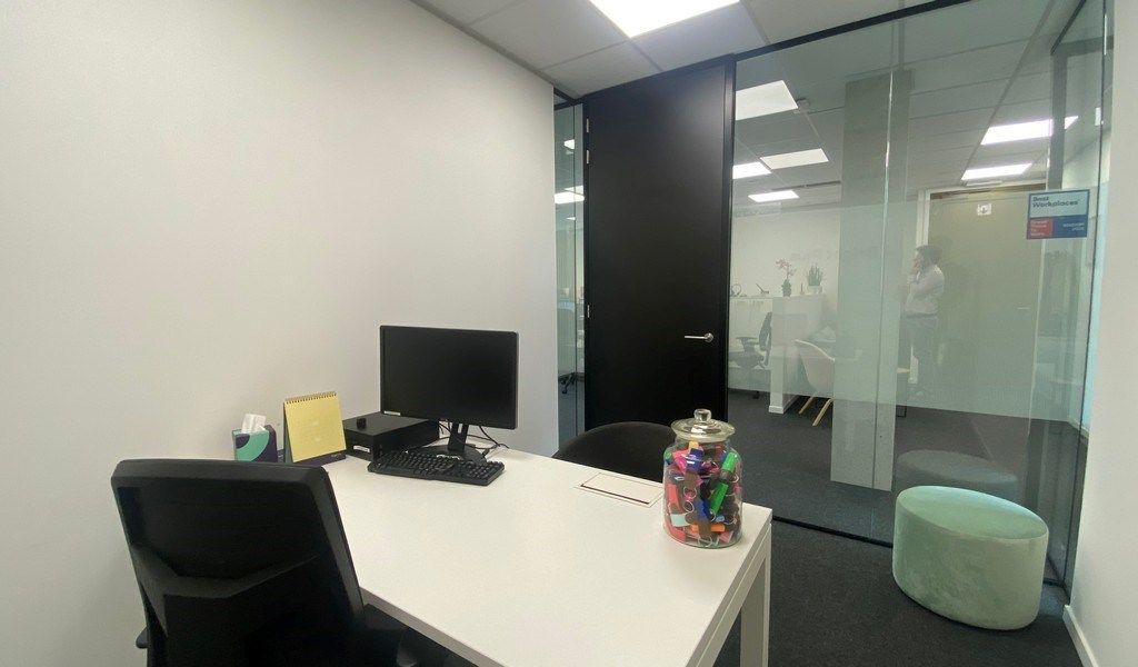 Gemeubelde kantoorruimte te huur in D-One te Kortrijk foto 5