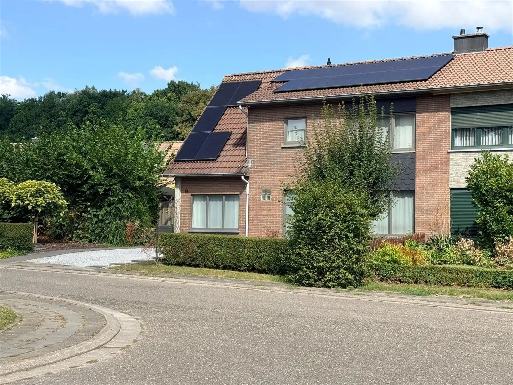 ENERGIEZUINIGE WONING IN  DOOLOPENDE STRAAT foto {{pictureIndex}}