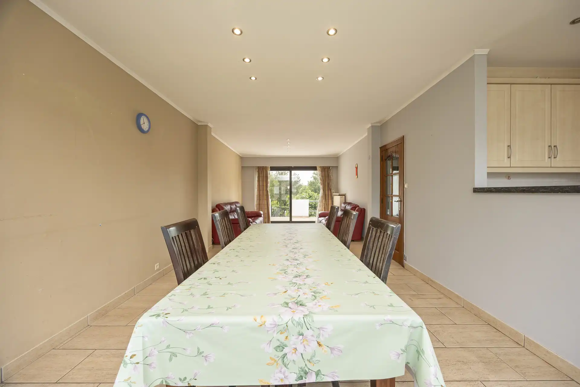Zeer ruime woning met oprit, garage, terras en grote tuin! foto 10
