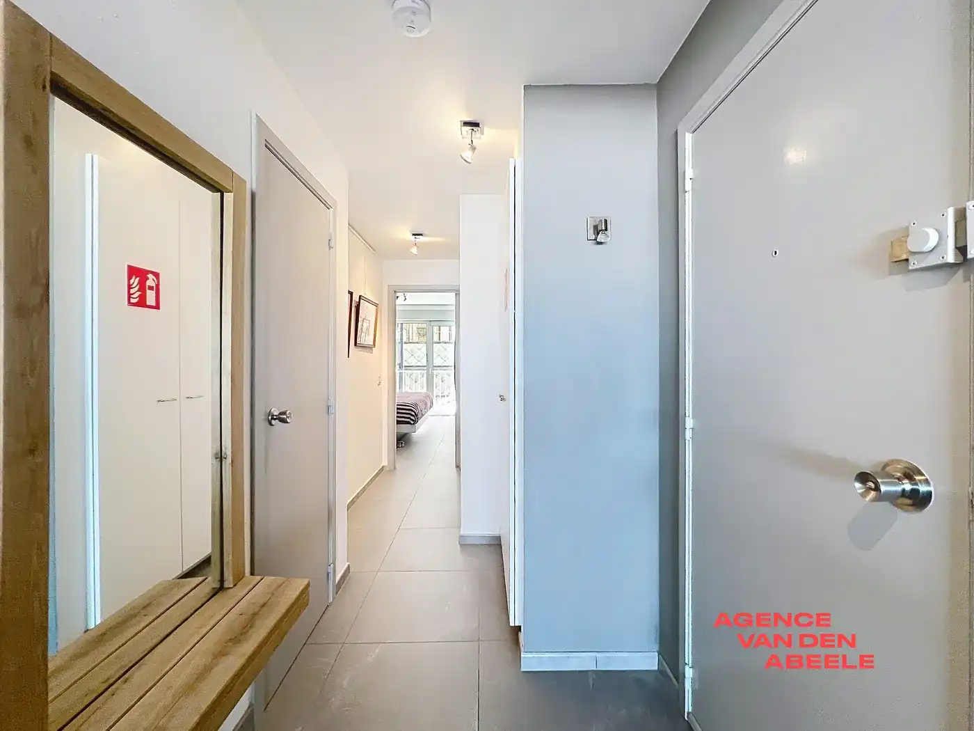 Op een topligging aan de Zeedijk in Duinbergen bevindt zich dit appartement met ongehinderd frontaal zeezicht.  foto 17