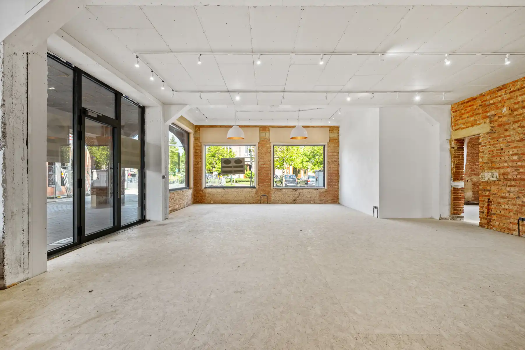 Ruim handelspand van ca. 165 m² op een commerciële locatie. foto 4