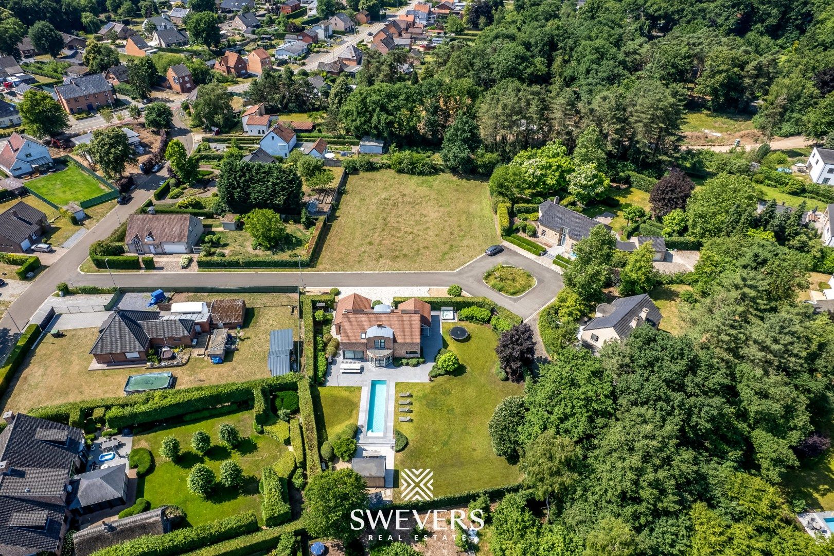 Ruime luxueuze villa met zwembad op prachtig perceel in residentiële wijk Kayenberg foto 45