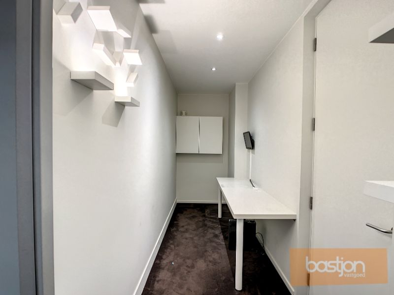 TE KOOP: Handelspand + Duplexappartement in hartje Kuurne foto 17