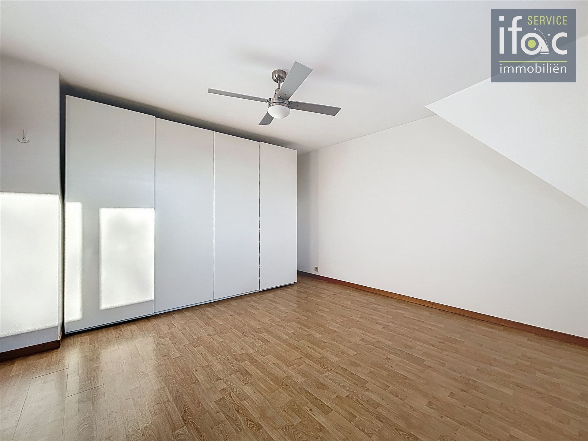 Villa met 5 slaapkamers, 2 badkamers op uitstekende locatie foto 13