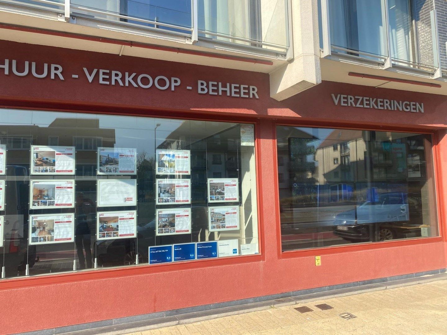 154m² kantoorruimte te huur in het centrum van Oostduinkerke. foto {{pictureIndex}}