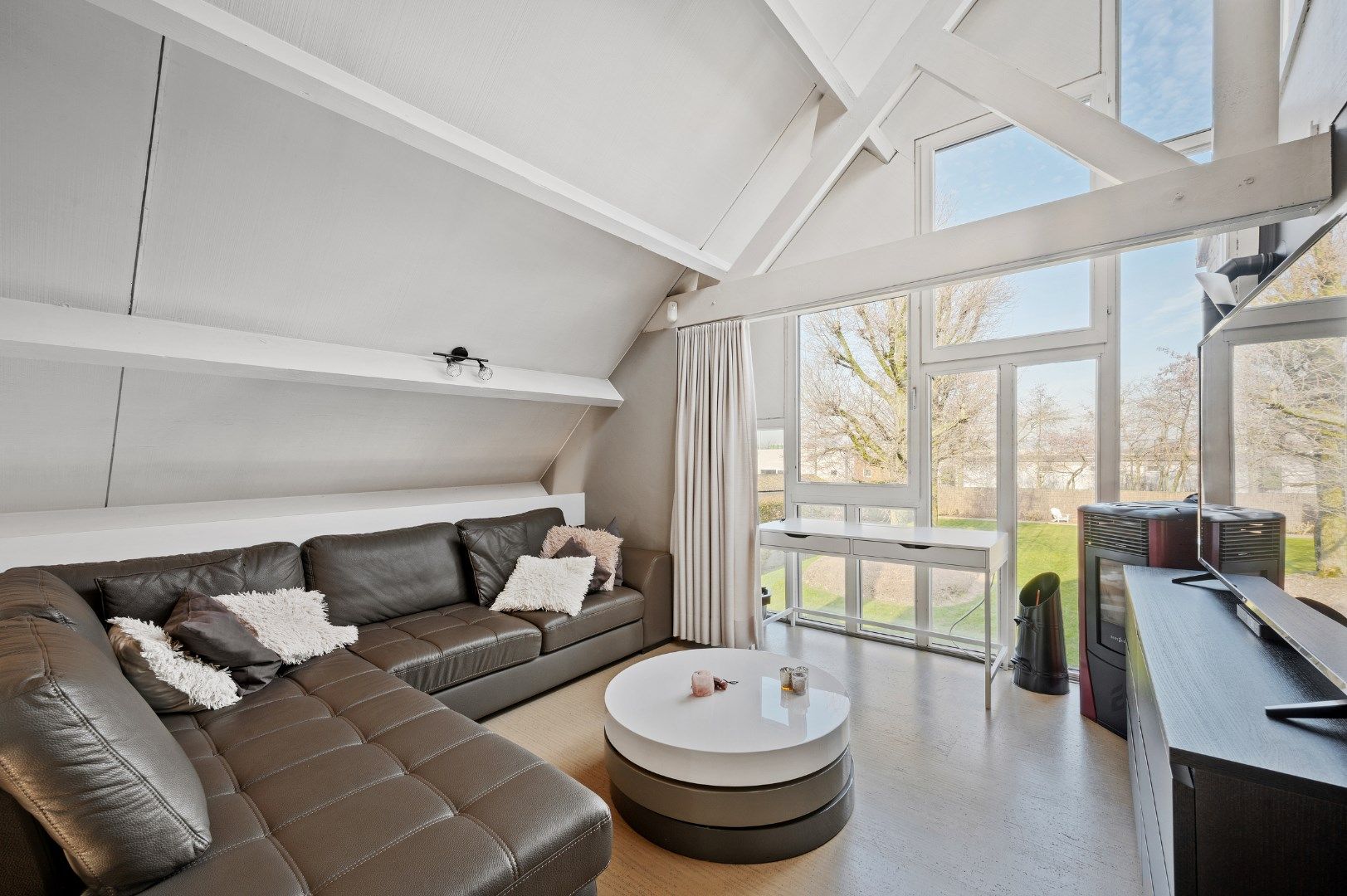 Ruime originele villa met prachtige tuin. Opp 1327m². foto 20