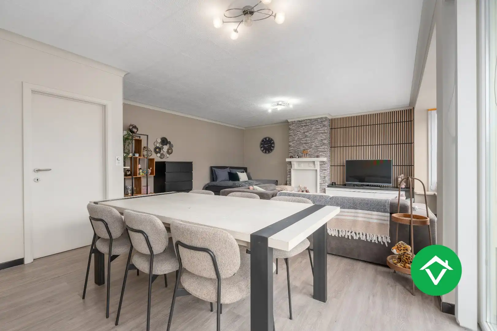 Appartement met 2 slaapkamers en groot terras  in centrum Aartrijke foto 4
