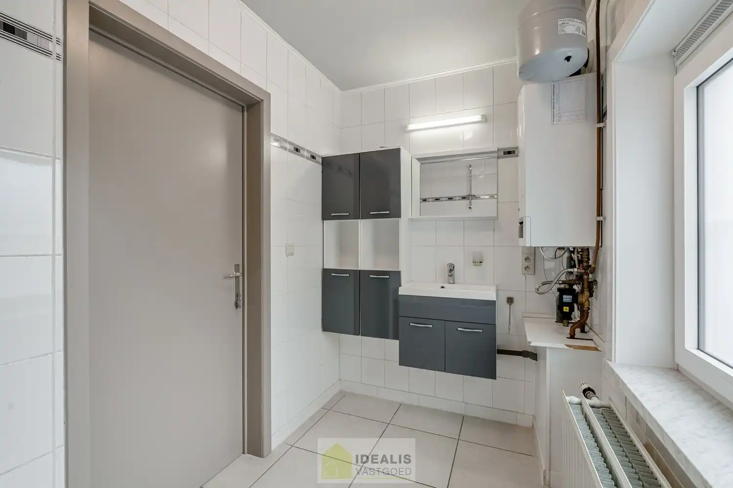 IDEALIS VASTGOED – GELIJKSVLOERS APPARTEMENT GELEGEN OP UITERST CENTRALE LOCATIE TE HECHTEL-EKSEL foto 13