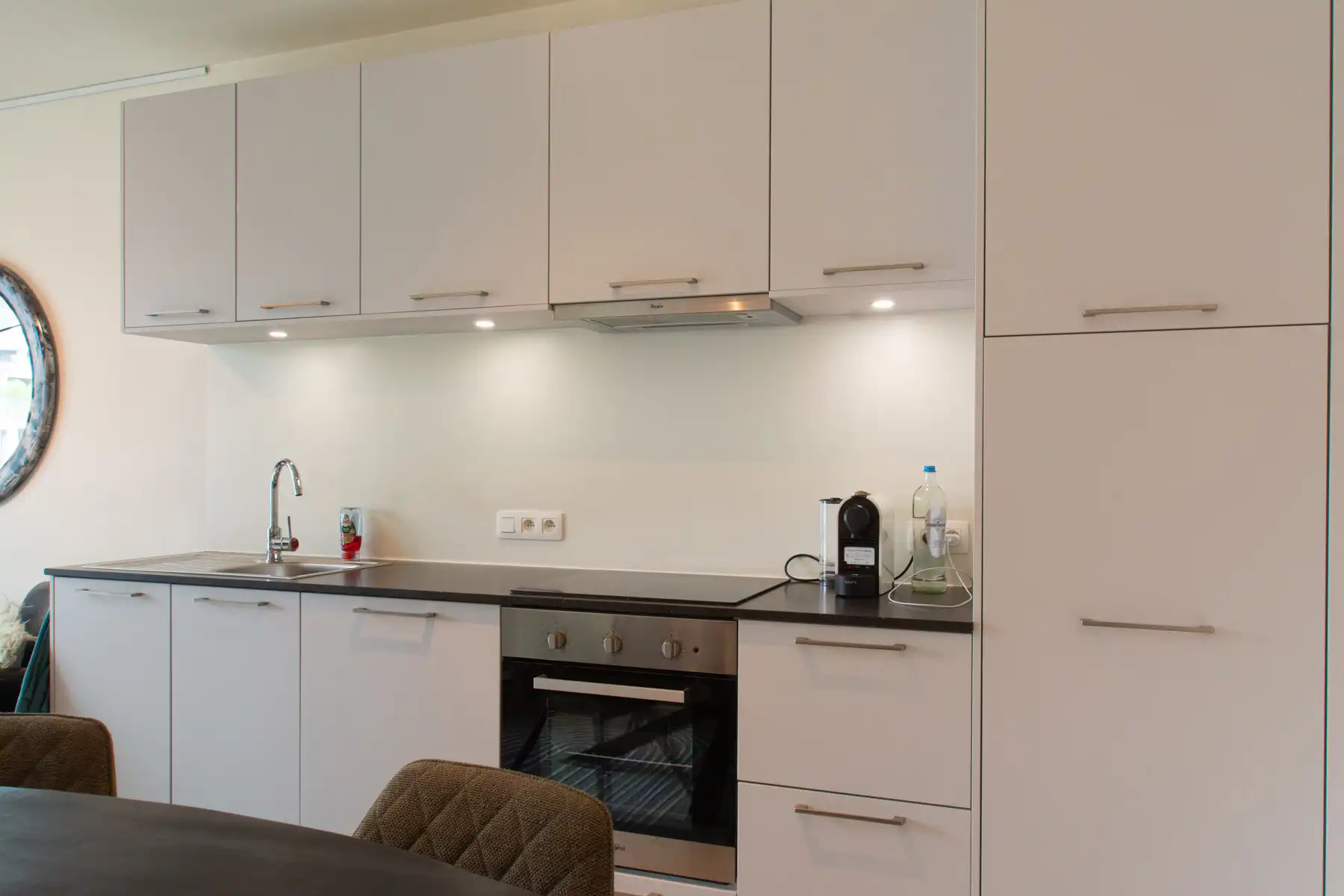 Gezellig gemeubeld 2-slaapkamer appartement met groot terras foto 6