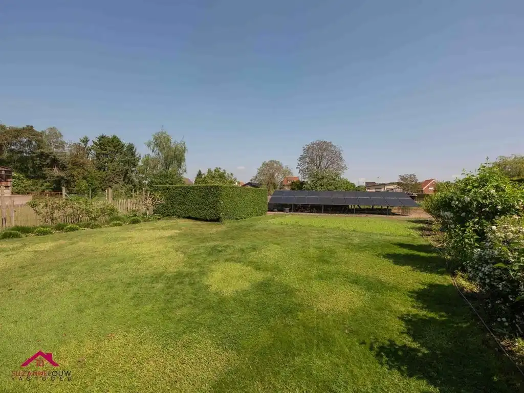 Charmante vrijstaande woning met sfeervol aangelegd terras foto 16