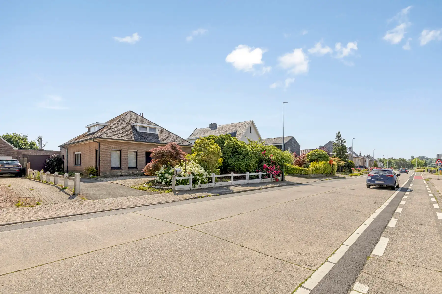 Ruime open bebouwing met tal van mogelijkheden - 208 m² foto {{pictureIndex}}
