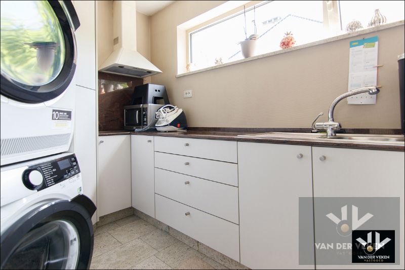 STIJLVOLLE HOB MET MODERN COMFORT EN ZWEMBAD foto 25