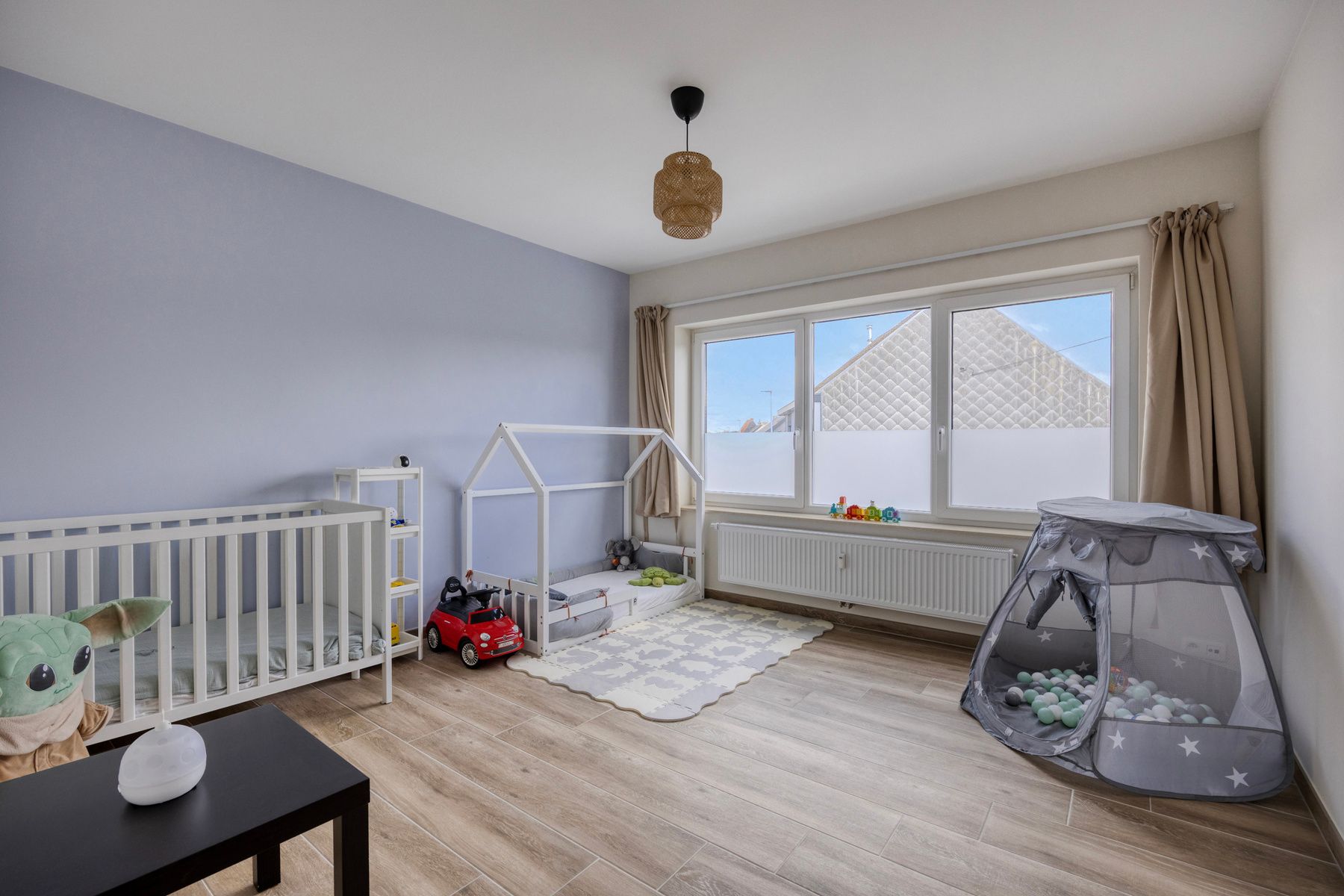 Ruim gerenoveerd 3-slaapkamer appartement op toplocatie !!! foto 12