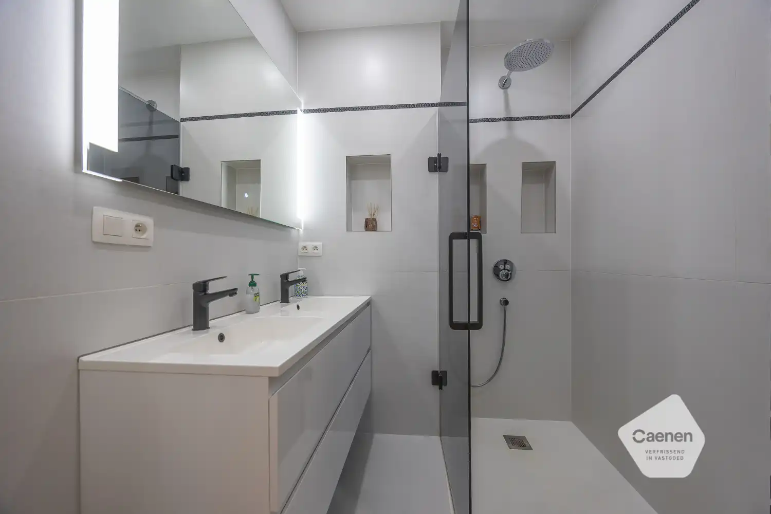 Gerenoveerd drie slaapkamer appartement op centrale ligging foto 16