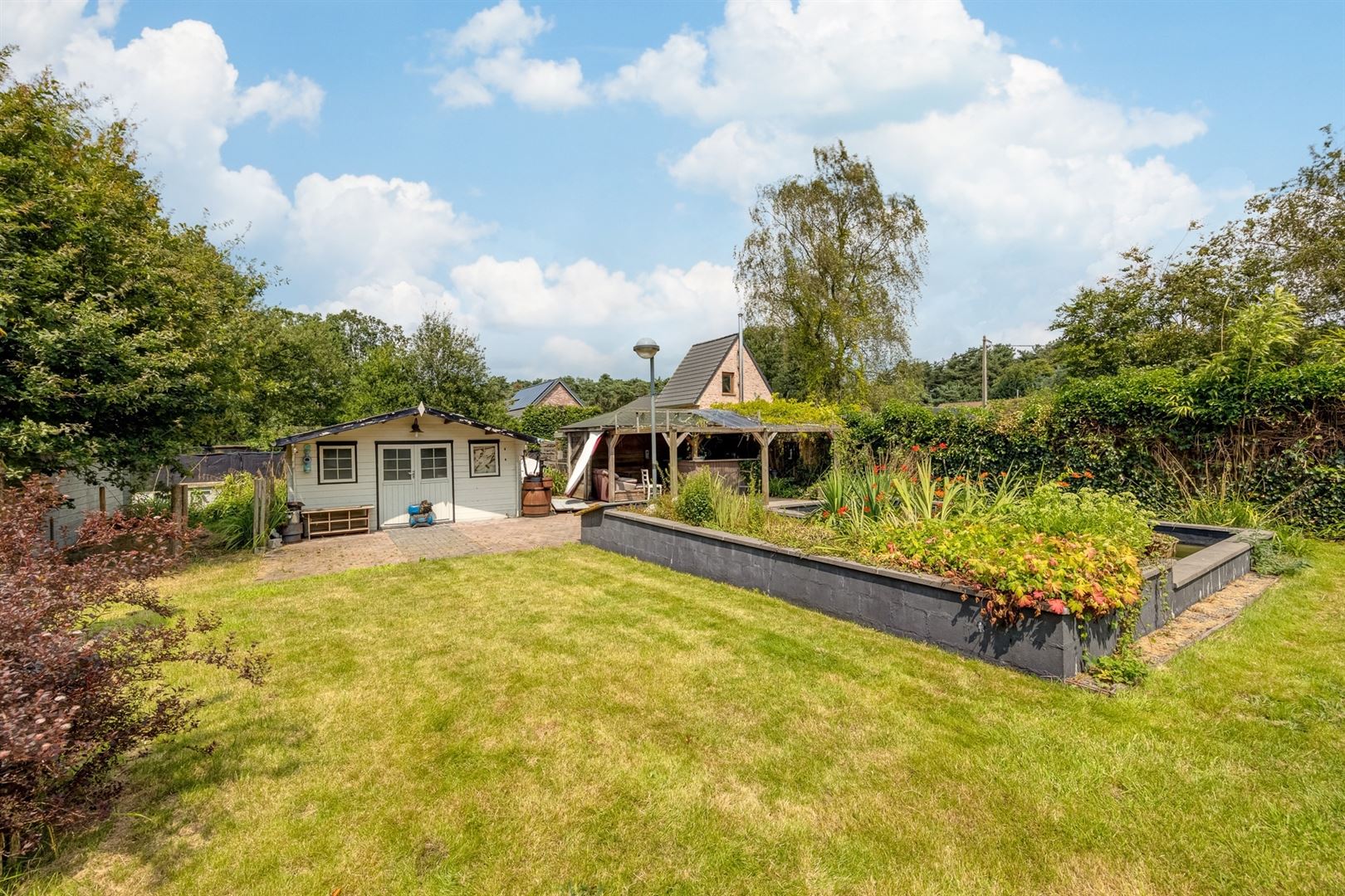 Vrijstaande woning met grote tuin foto 6