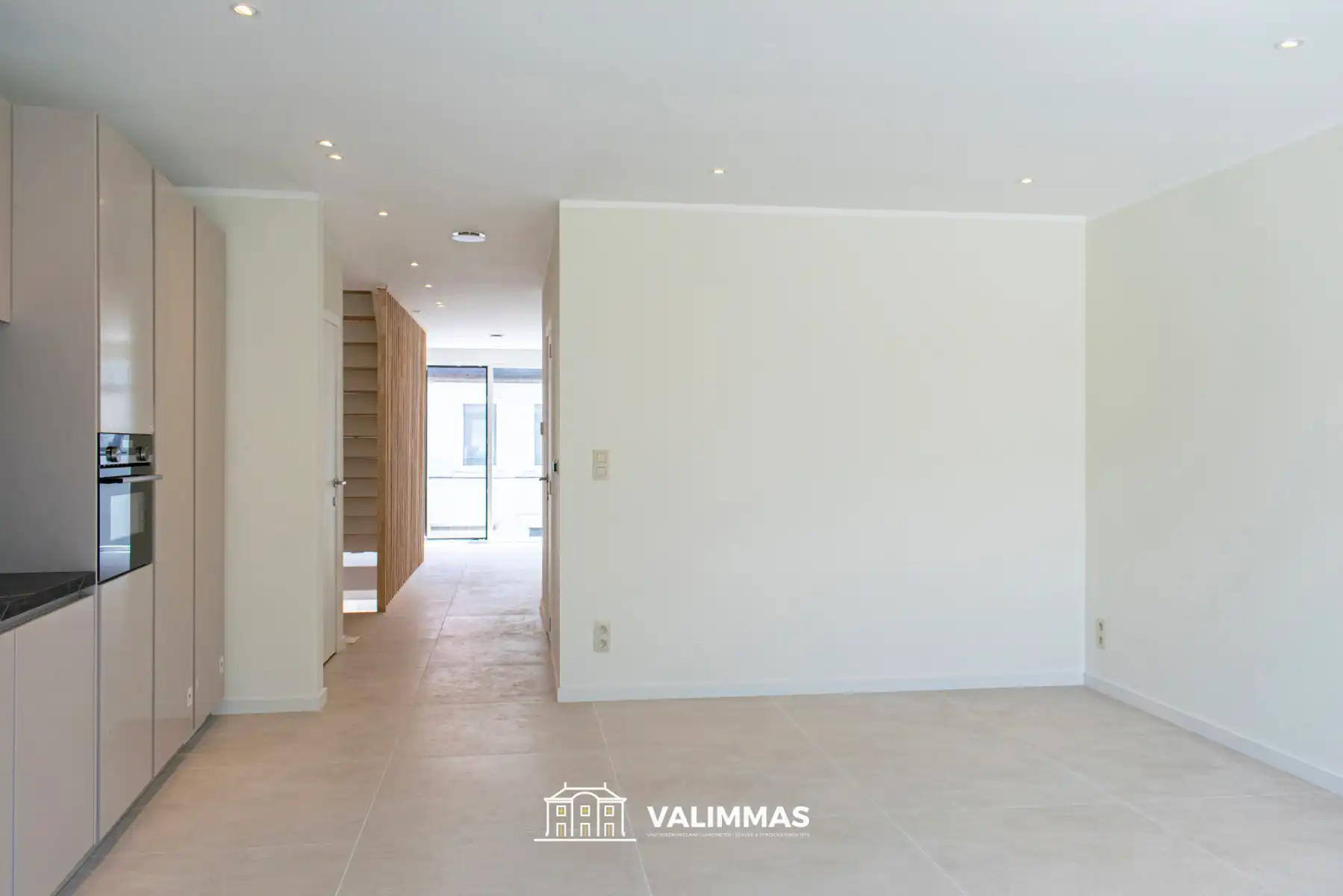 Totaal gerenoveerd duplex-appartement met terras en tuintje foto 7