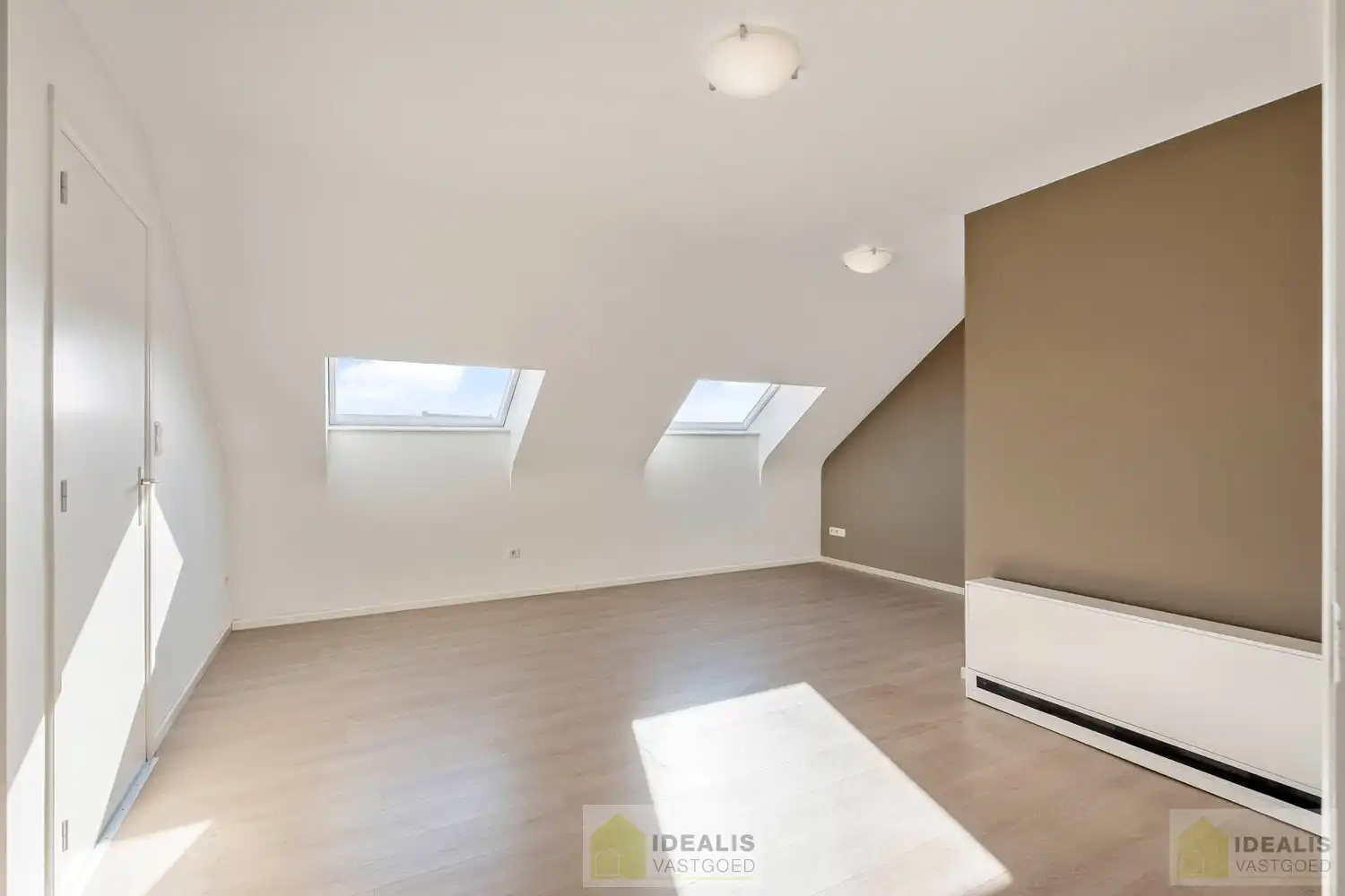 IDEALIS VASTGOED - PRACHTIG GERENOVEERD DUPLEXAPPARTEMENT IN HARTJE HAMONT! foto 37